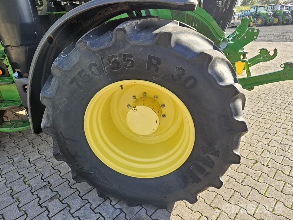 John Deere TRAKTOR 6215R Agricultura - Otros