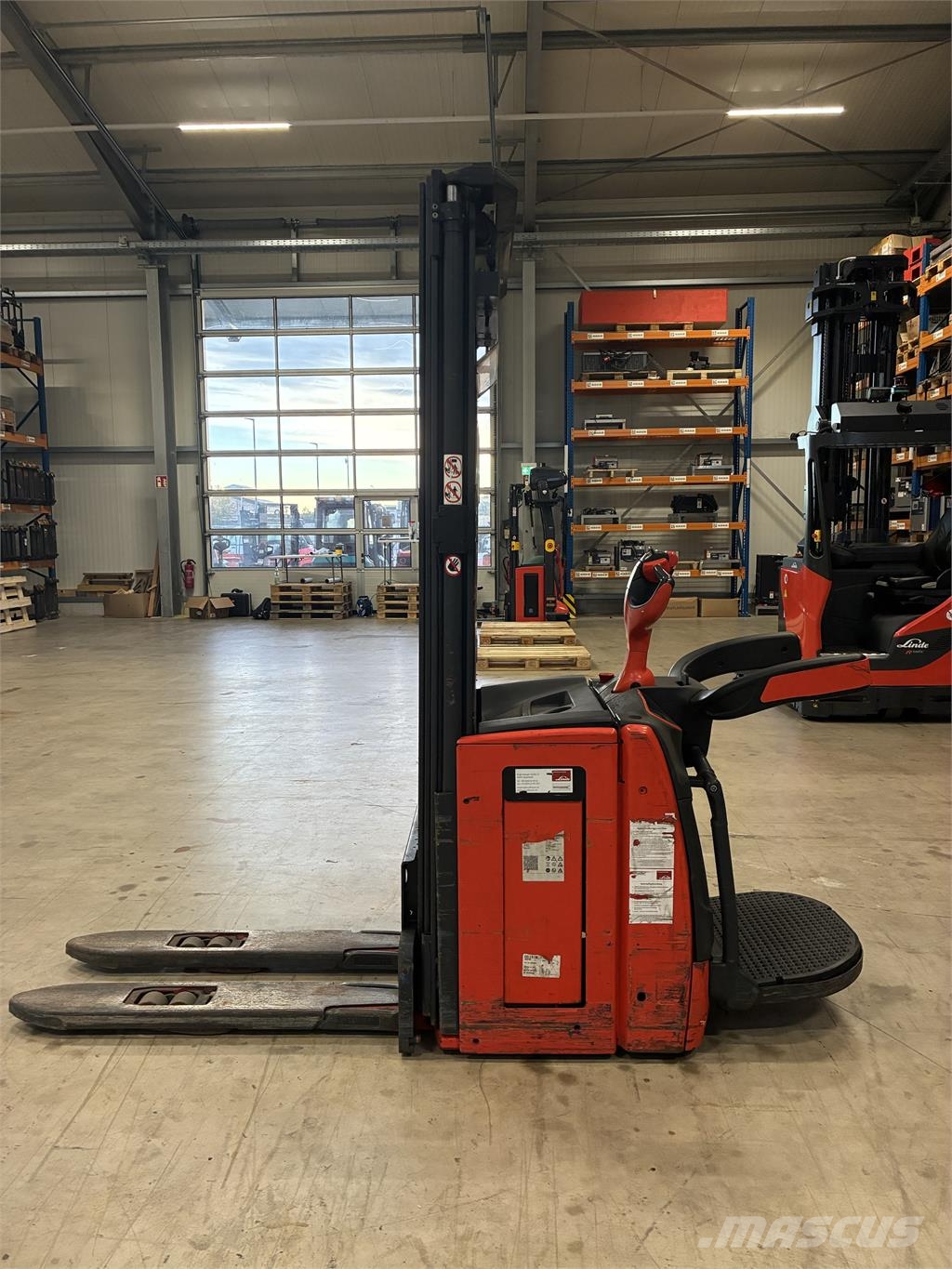 Linde L16APi 自走式スタッカー