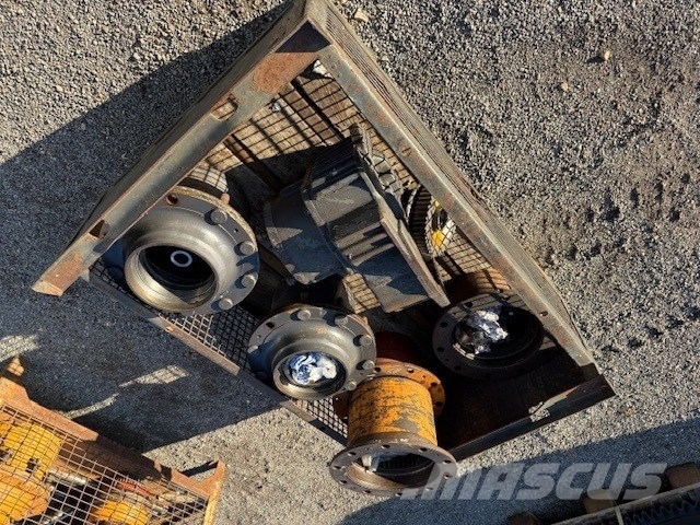 Carraro O&K NEW HOLLAND KOMATSU CASE USED AXLES 轴