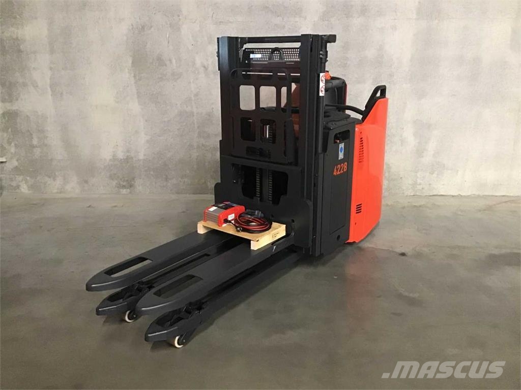 Linde D12HPSP Korkeakeräilytrukit