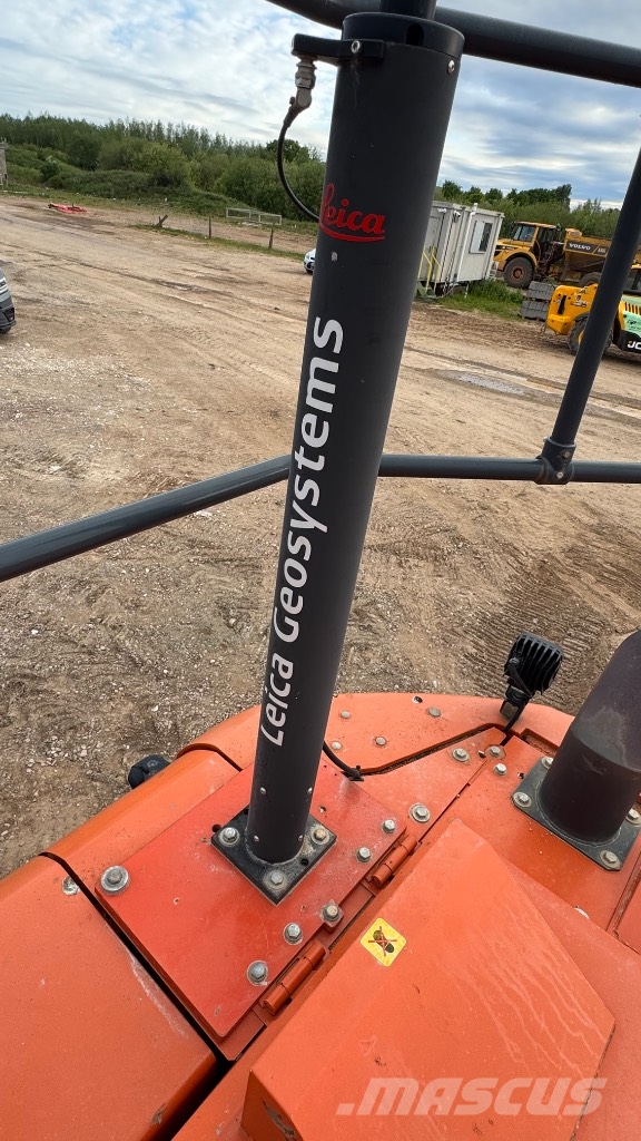 Hitachi ZX 225 US LC-6 Εκσκαφείς με ερπύστριες