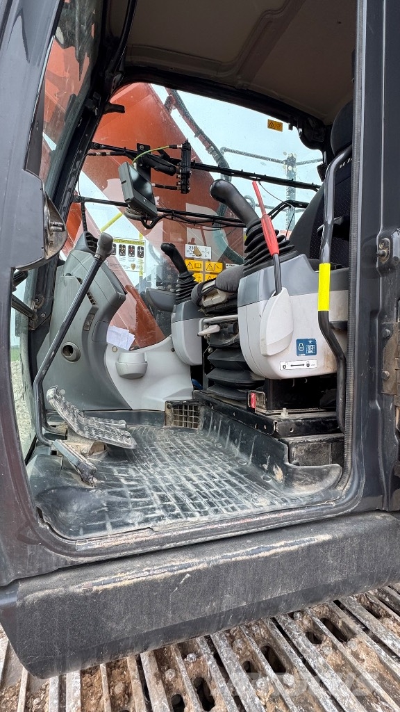 Hitachi ZX 225 US LC-6 Εκσκαφείς με ερπύστριες
