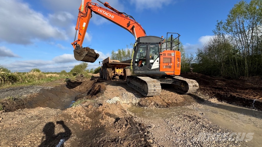 Hitachi ZX 225 US LC-6 Εκσκαφείς με ερπύστριες