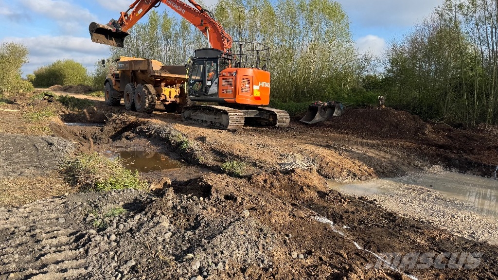 Hitachi ZX 225 US LC-6 Εκσκαφείς με ερπύστριες