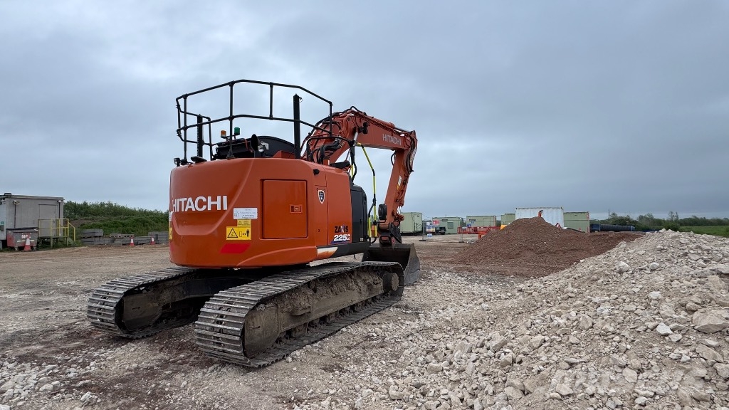 Hitachi ZX 225 US LC-6 Εκσκαφείς με ερπύστριες