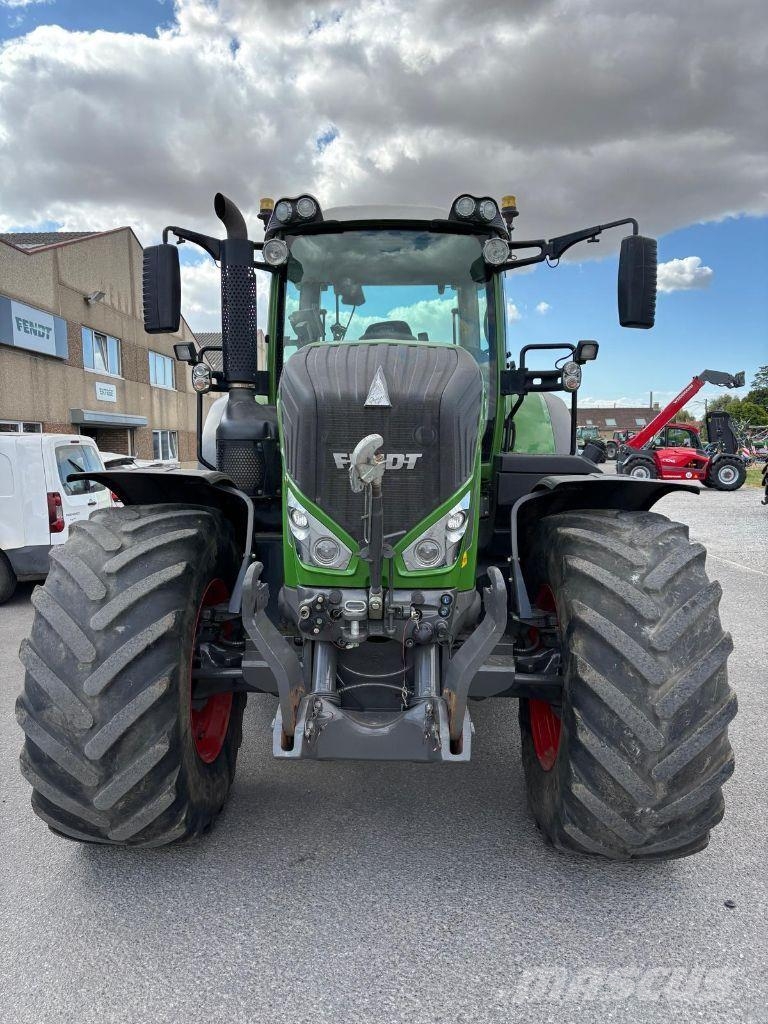 Fendt 826 VARIO PROFI + Tractoren