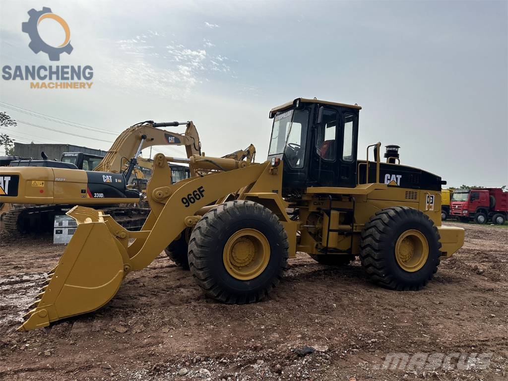 CAT 966F Kolesni nakladalci