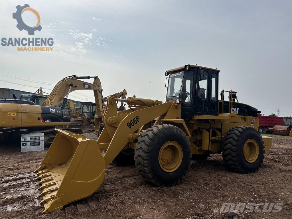 CAT 966F Kolesni nakladalci