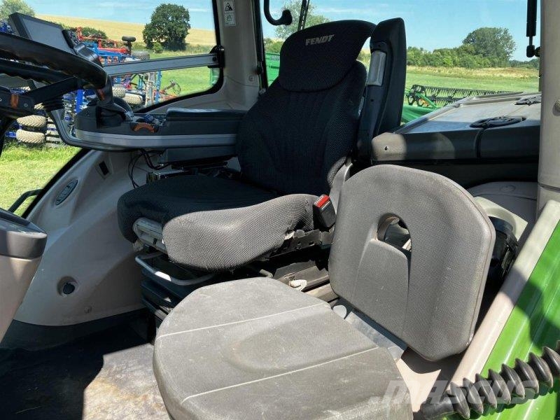 Fendt 828 Vario Трактори