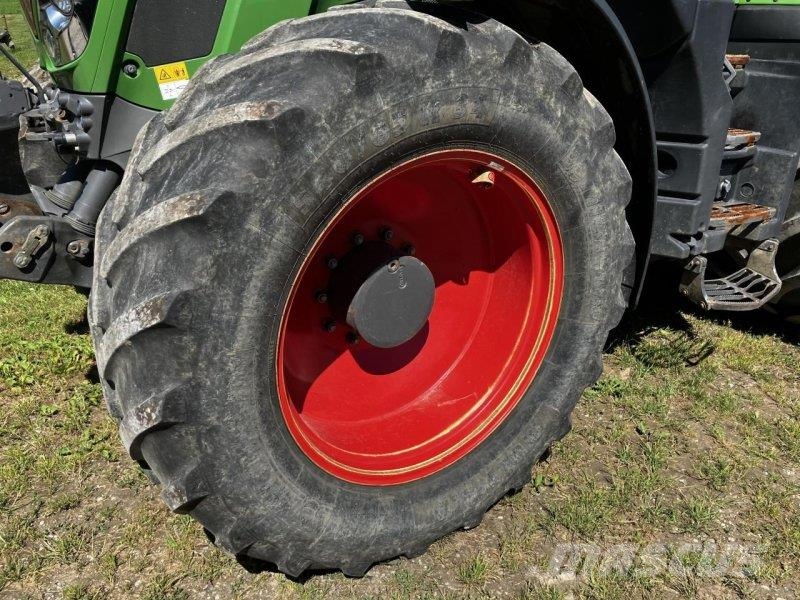 Fendt 828 Vario Трактори