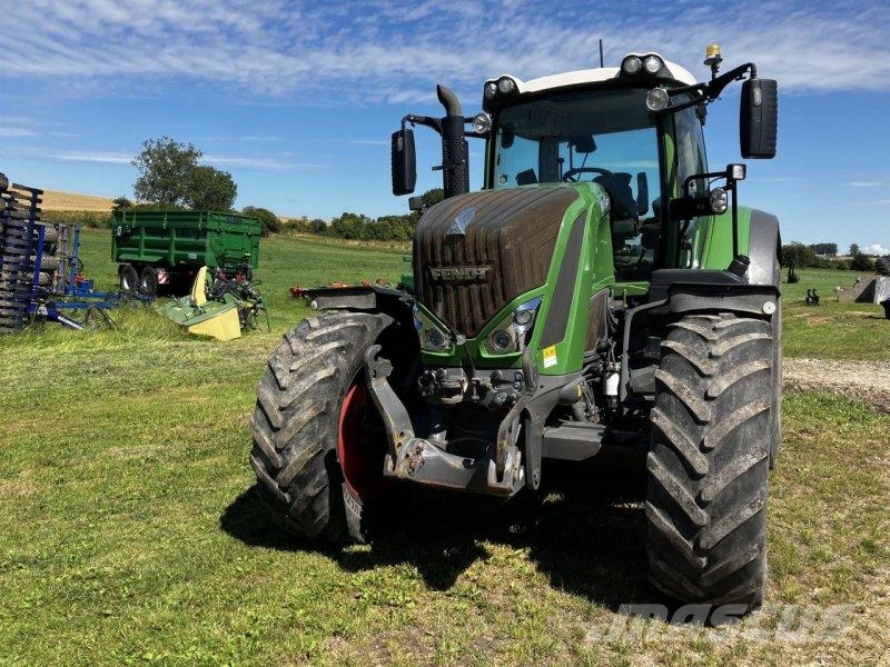 Fendt 828 Vario Трактори