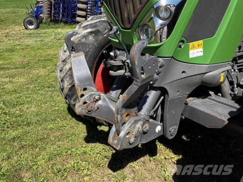 Fendt 828 Vario Трактори
