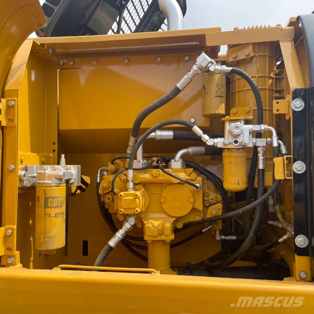 CAT 323D2L Гусеничні екскаватори