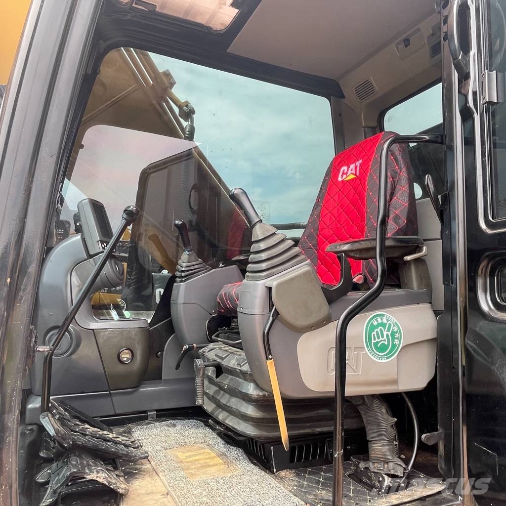 CAT 323D2L Гусеничні екскаватори