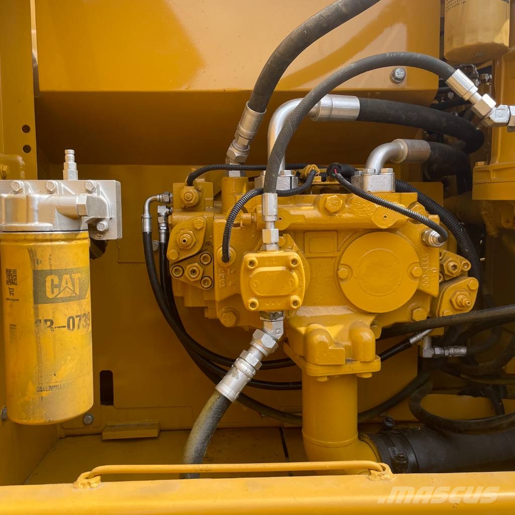 CAT 323D2L Гусеничні екскаватори
