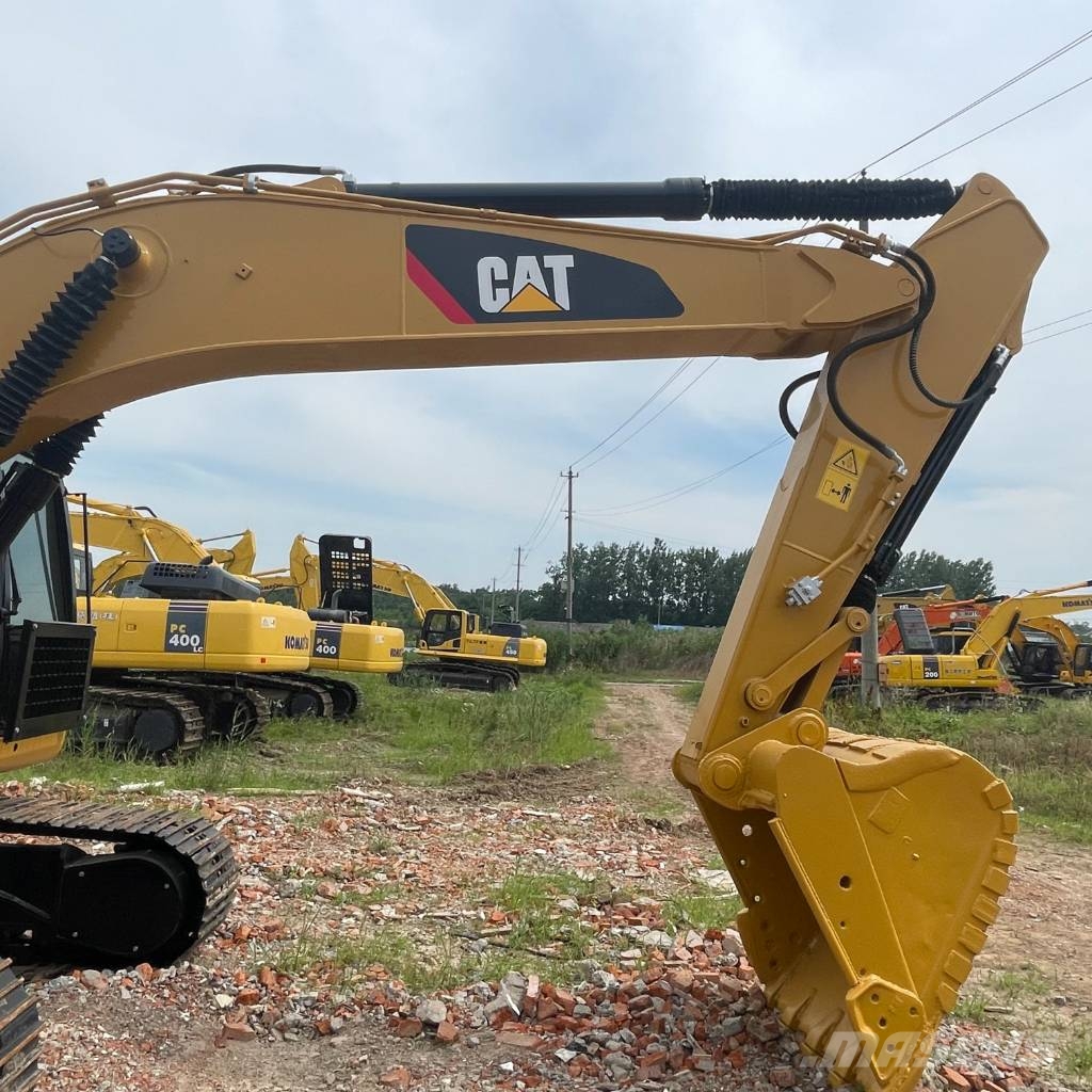 CAT 323D2L Гусеничні екскаватори