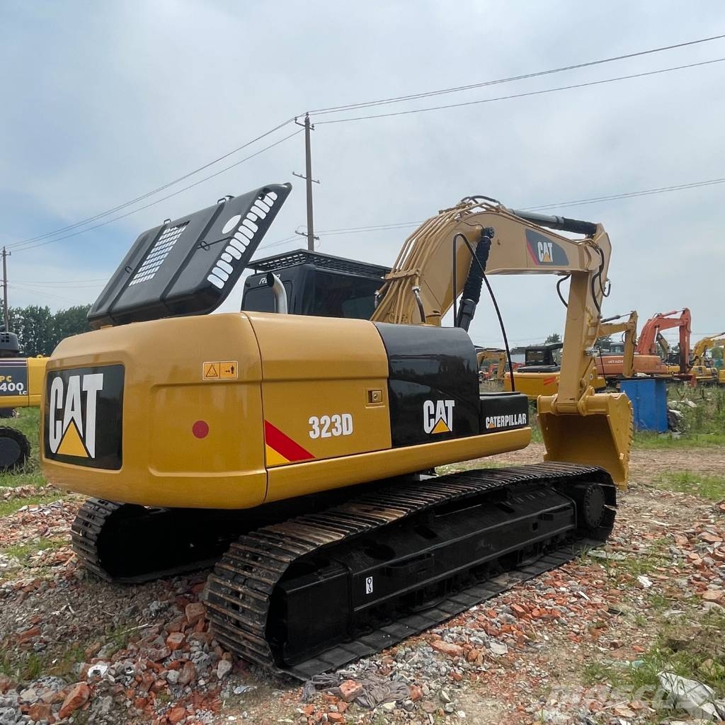 CAT 323D2L Гусеничні екскаватори