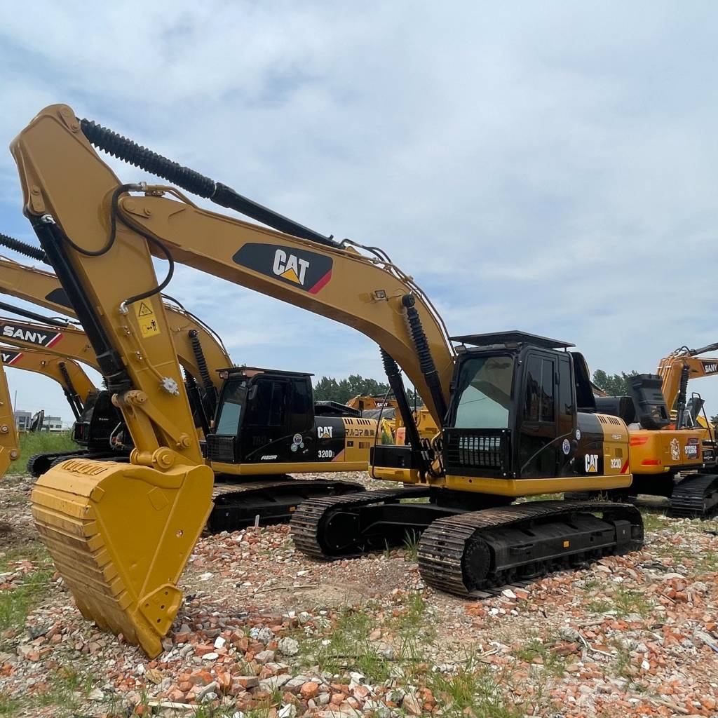 CAT 323D2L Гусеничні екскаватори