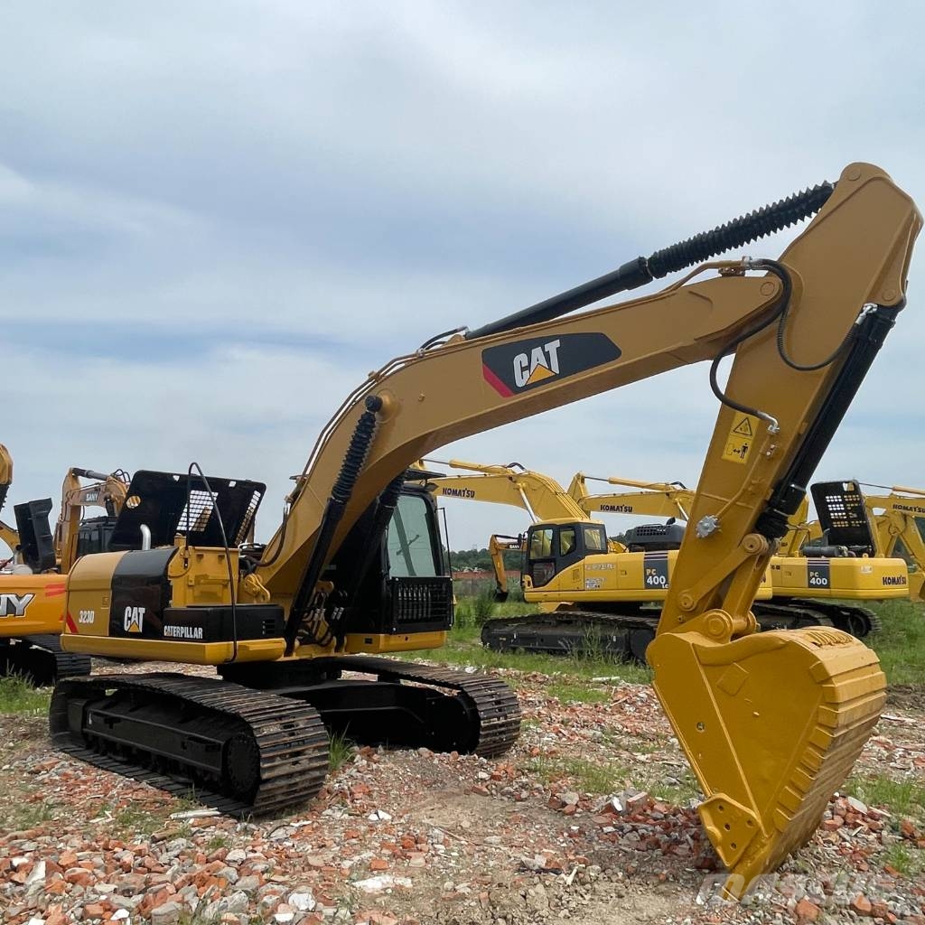 CAT 323D2L Гусеничні екскаватори