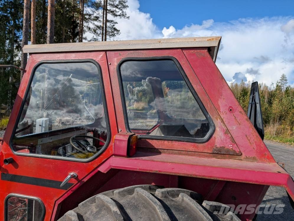 International 474, lämmin hytti, ohjaustehostin, kulkee 44 km/h Traktori