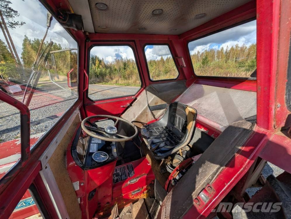 International 474, lämmin hytti, ohjaustehostin, kulkee 44 km/h Traktori