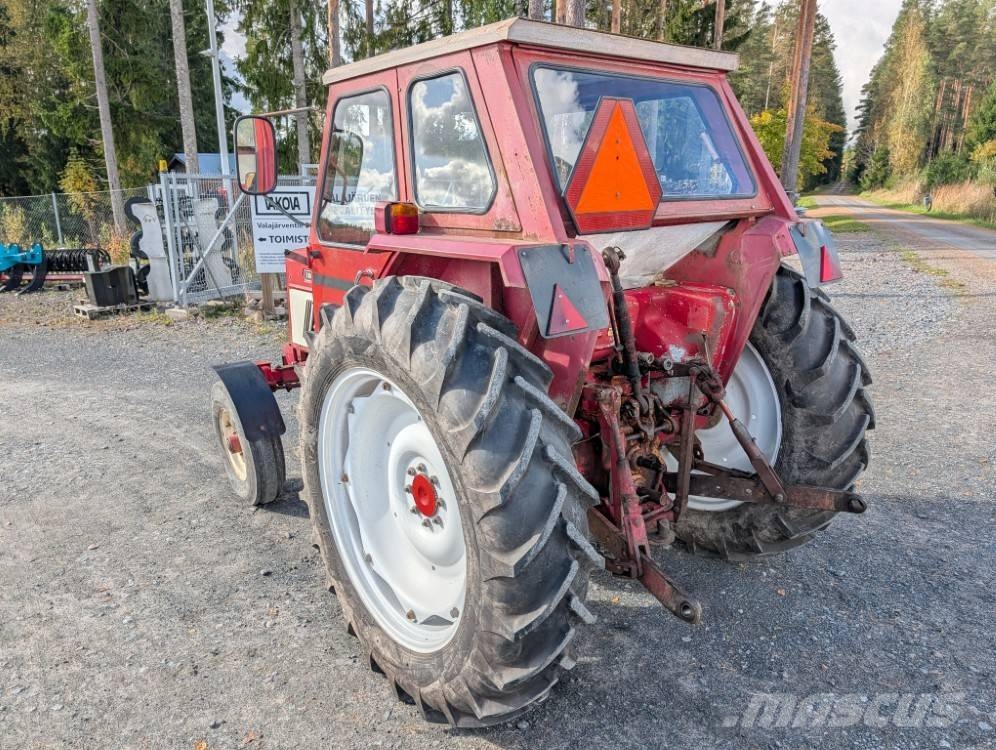 International 474, lämmin hytti, ohjaustehostin, kulkee 44 km/h Traktori