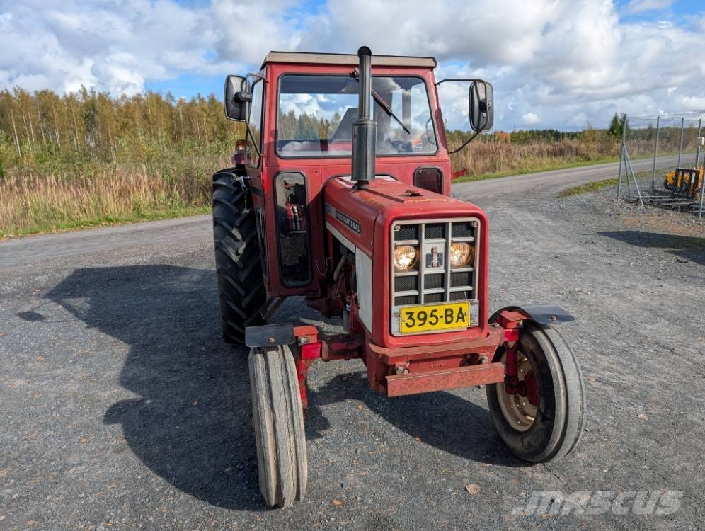 International 474, lämmin hytti, ohjaustehostin, kulkee 44 km/h Traktori