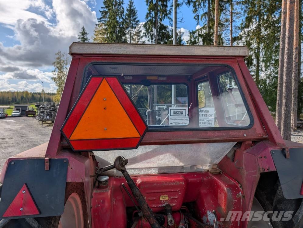 International 474, lämmin hytti, ohjaustehostin, kulkee 44 km/h Traktori