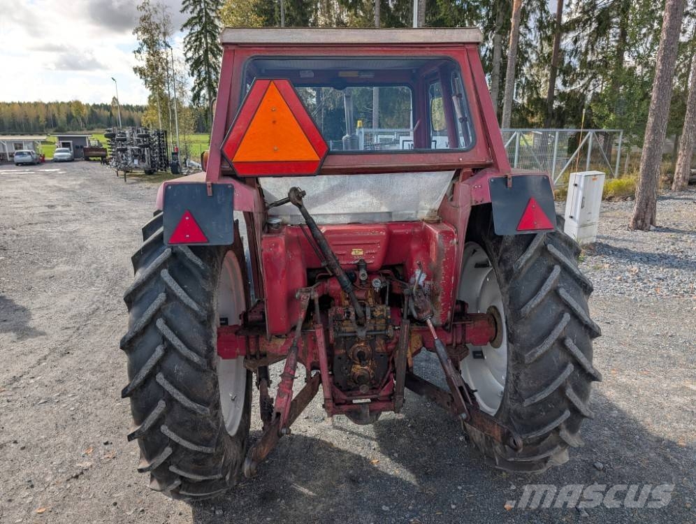International 474, lämmin hytti, ohjaustehostin, kulkee 44 km/h Traktori