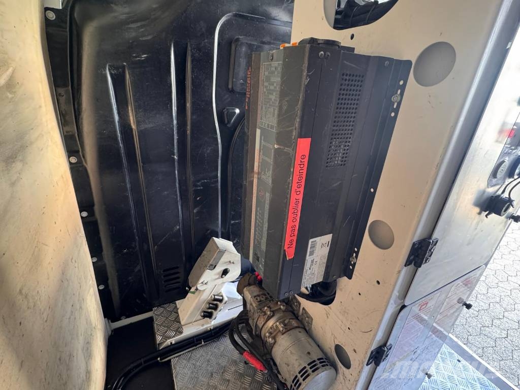 Renault Master Hubarbeitsbühne France Elevateur 152 TPFcc Auto hoogwerkers