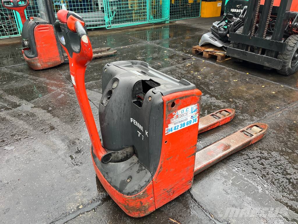 Linde T18 /152/ V-4230 OB Stand-in stackers