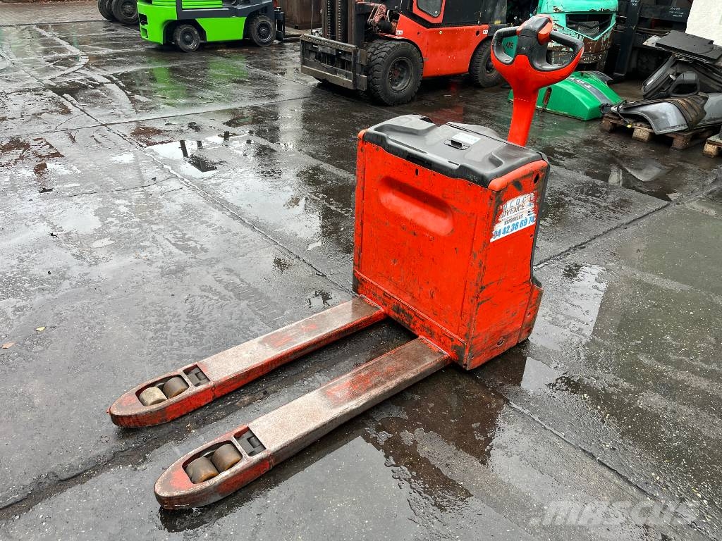 Linde T18 /152/ V-4230 OB Stand-in stackers