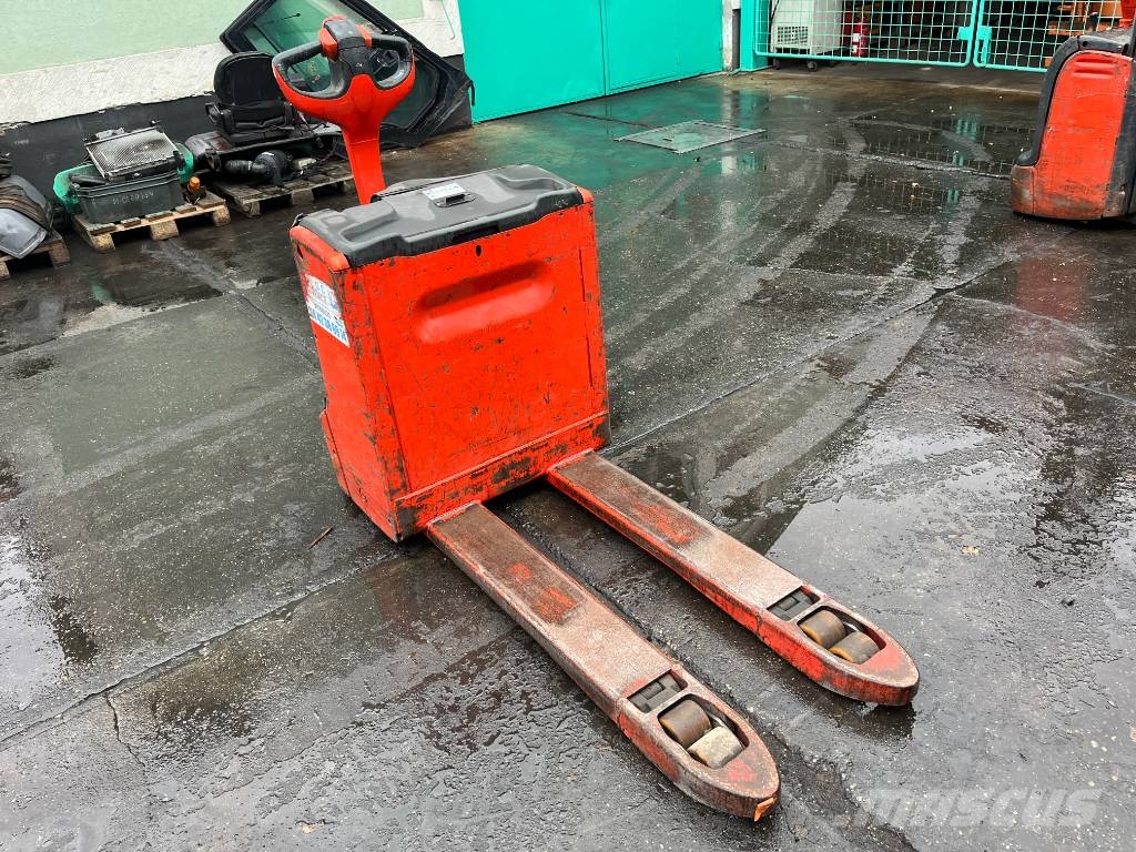 Linde T18 /152/ V-4230 OB Stand-in stackers