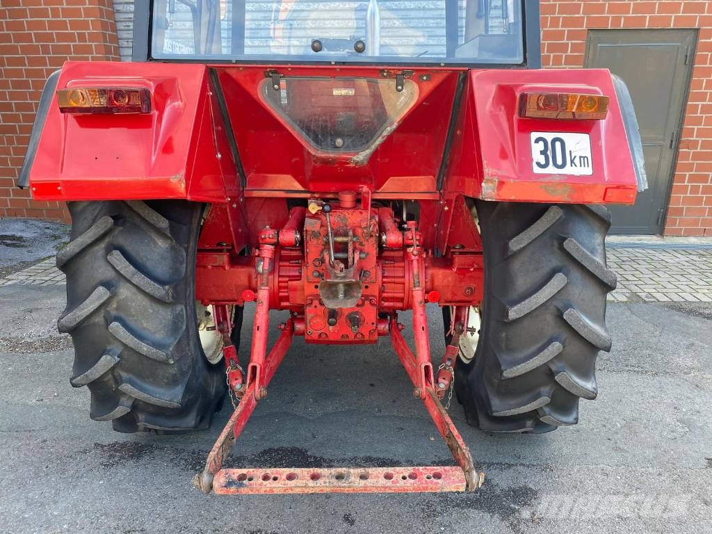 IHC 743 Traktorit