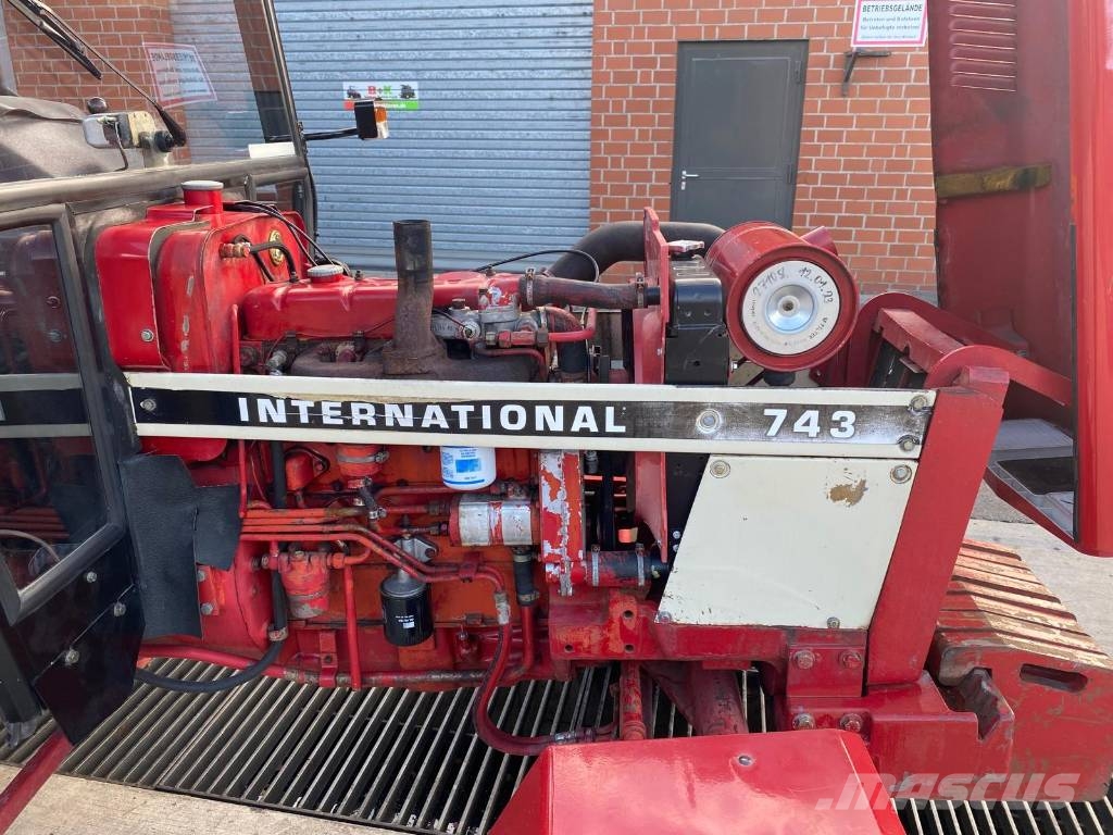 IHC 743 Traktorit