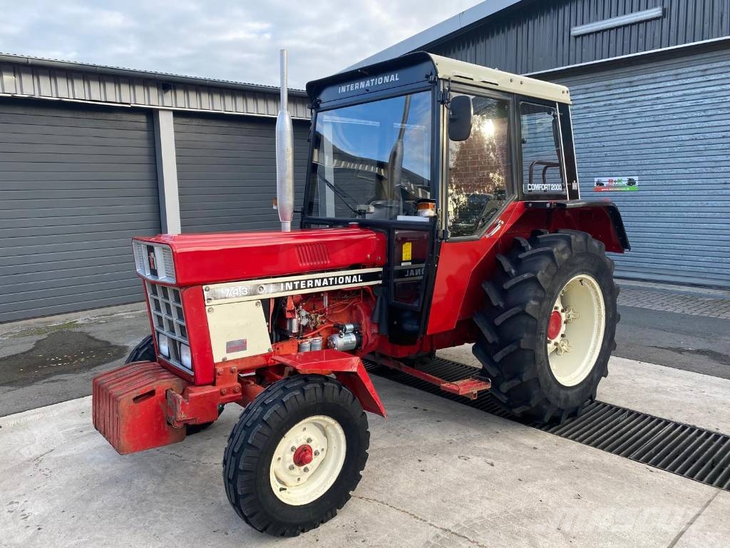 IHC 743 Traktorit