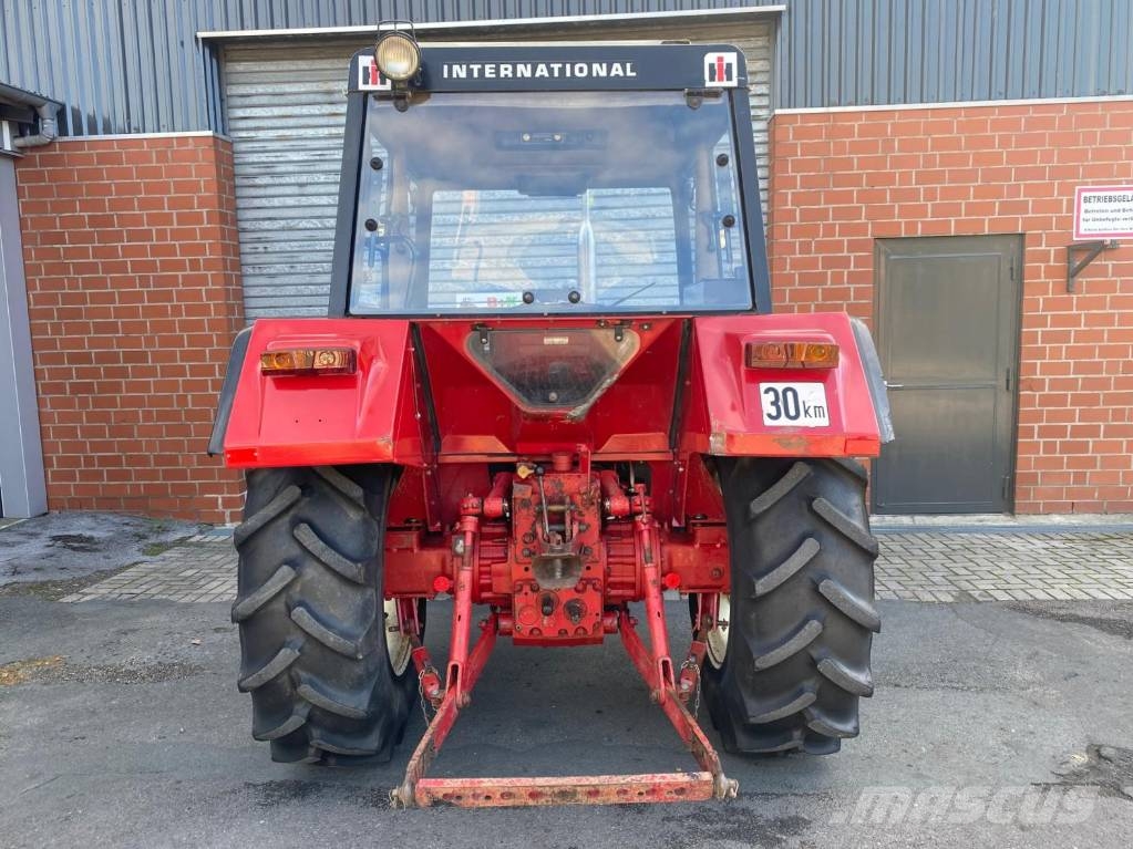 IHC 743 Traktorit