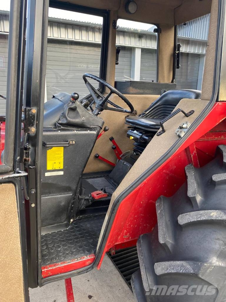 IHC 743 Traktorit