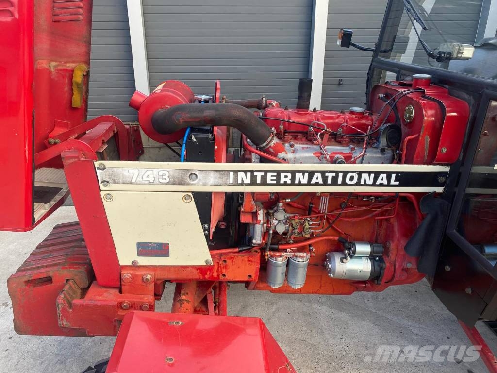 IHC 743 Traktorit