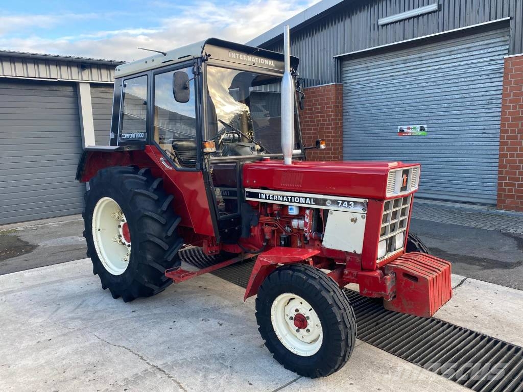 IHC 743 Traktorit