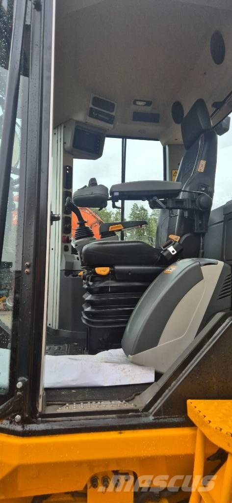JCB 413 S Kolesni nakladalci