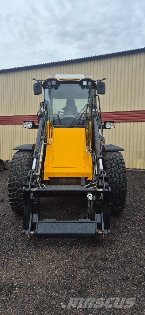 JCB 413 S Kolesni nakladalci