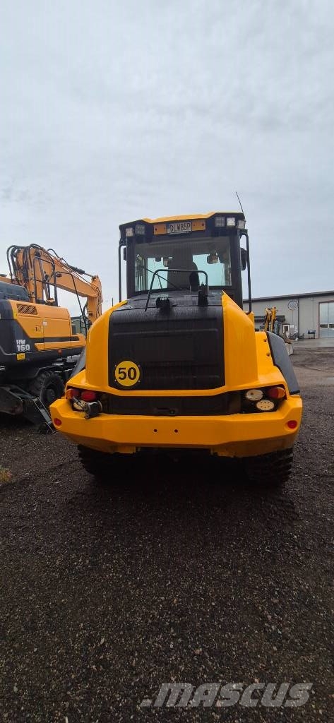 JCB 413 S Kolesni nakladalci