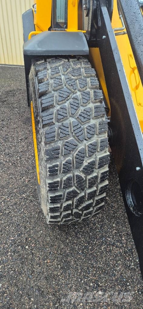 JCB 413 S Kolesni nakladalci