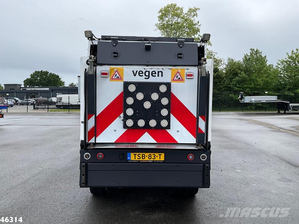 Schmidt Compact 400 Euro 6 with 3-rd brush Veegwagens