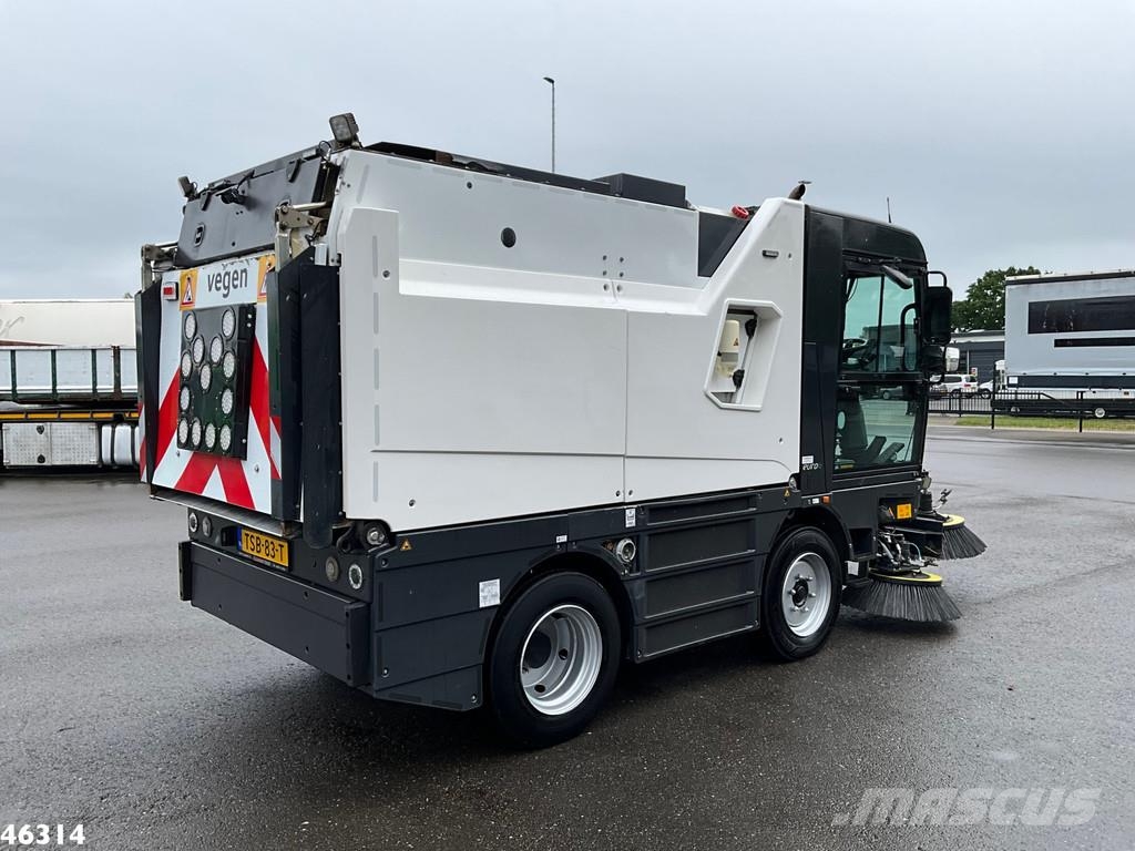 Schmidt Compact 400 Euro 6 with 3-rd brush Veegwagens