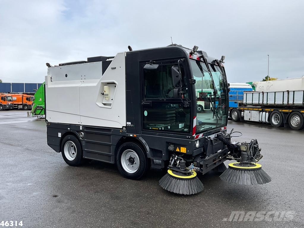 Schmidt Compact 400 Euro 6 with 3-rd brush Veegwagens