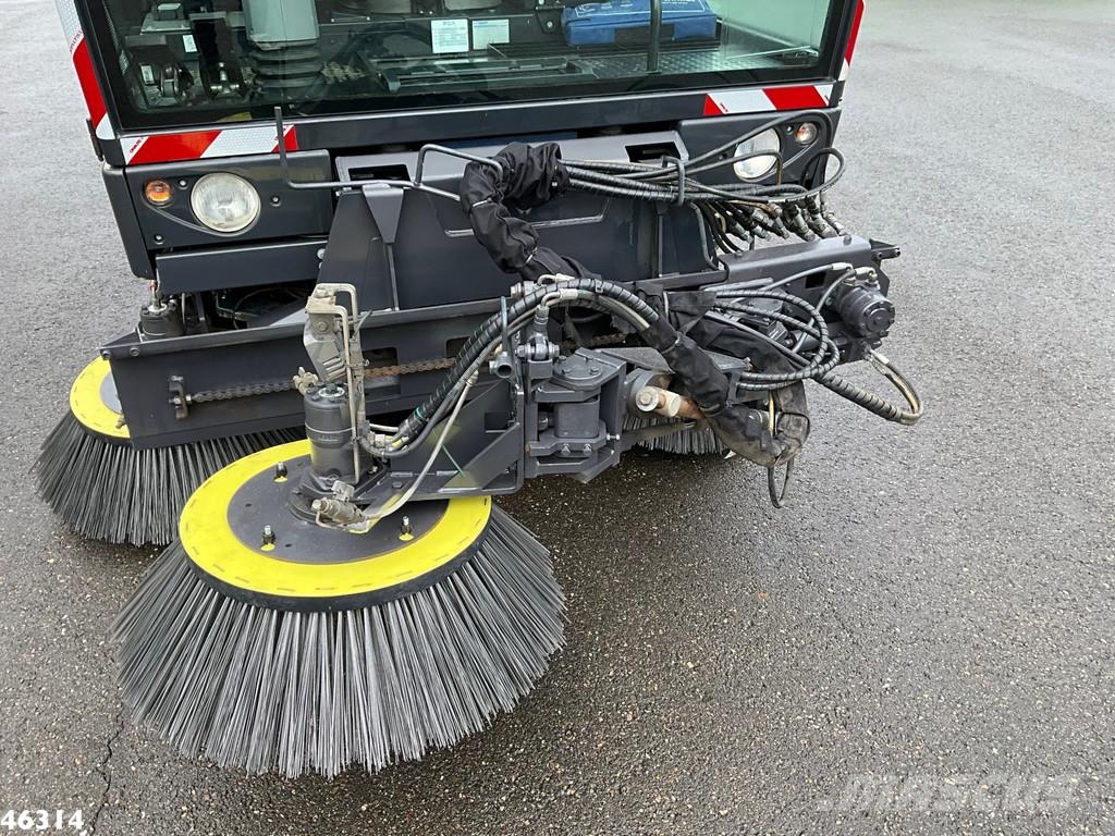 Schmidt Compact 400 Euro 6 with 3-rd brush Veegwagens