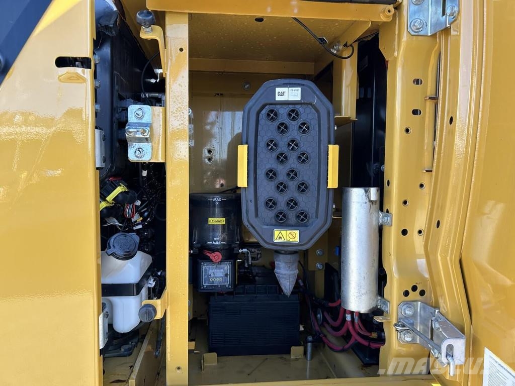 CAT 323-07 Roomikekskavaatorid