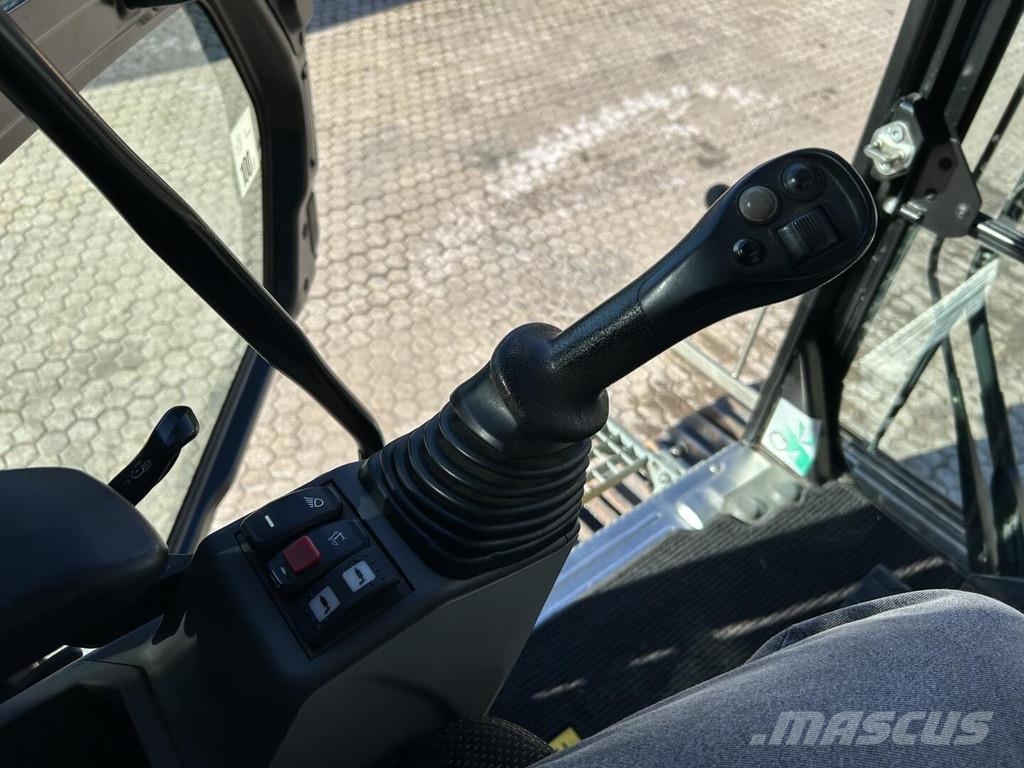 CAT 323-07 Roomikekskavaatorid